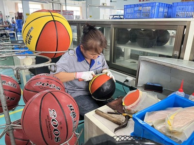 奧運經(jīng)濟背后的中國制造 從60萬比賽用球到賽事咨詢，中國企業(yè)如何深度參與全球體育盛會